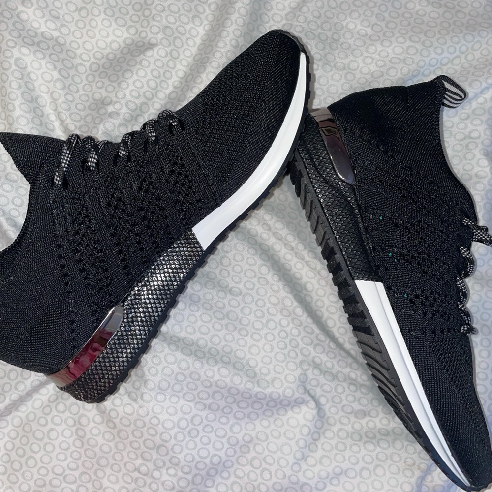 JSLIDES Sneakers New Size 7